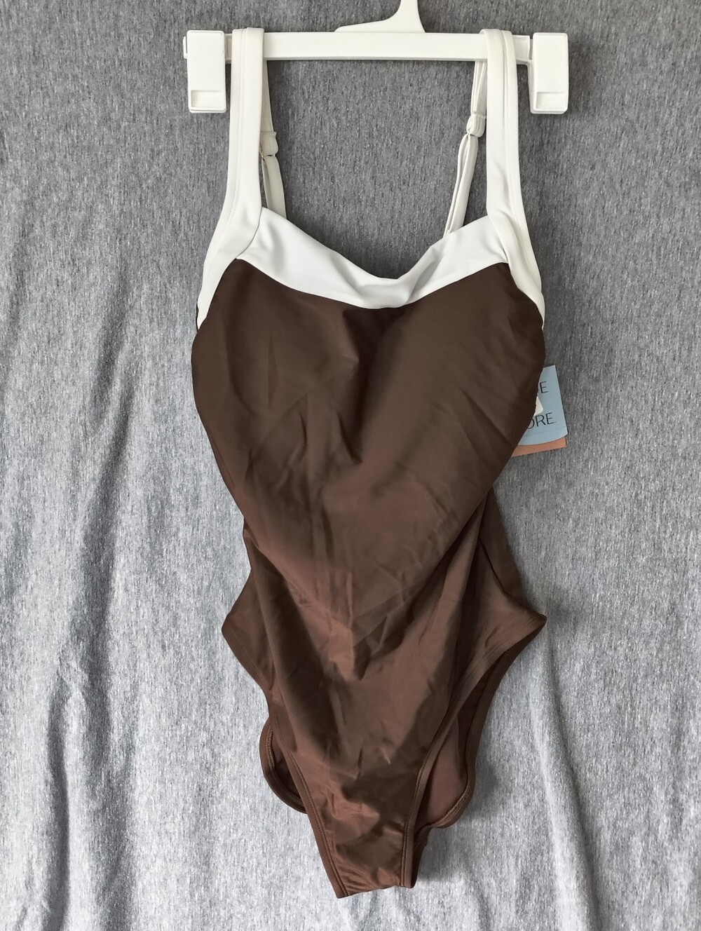 Shade & Shore Women’s Binding Scoop Neck One‑Piece – Brown/Cream (Size M)